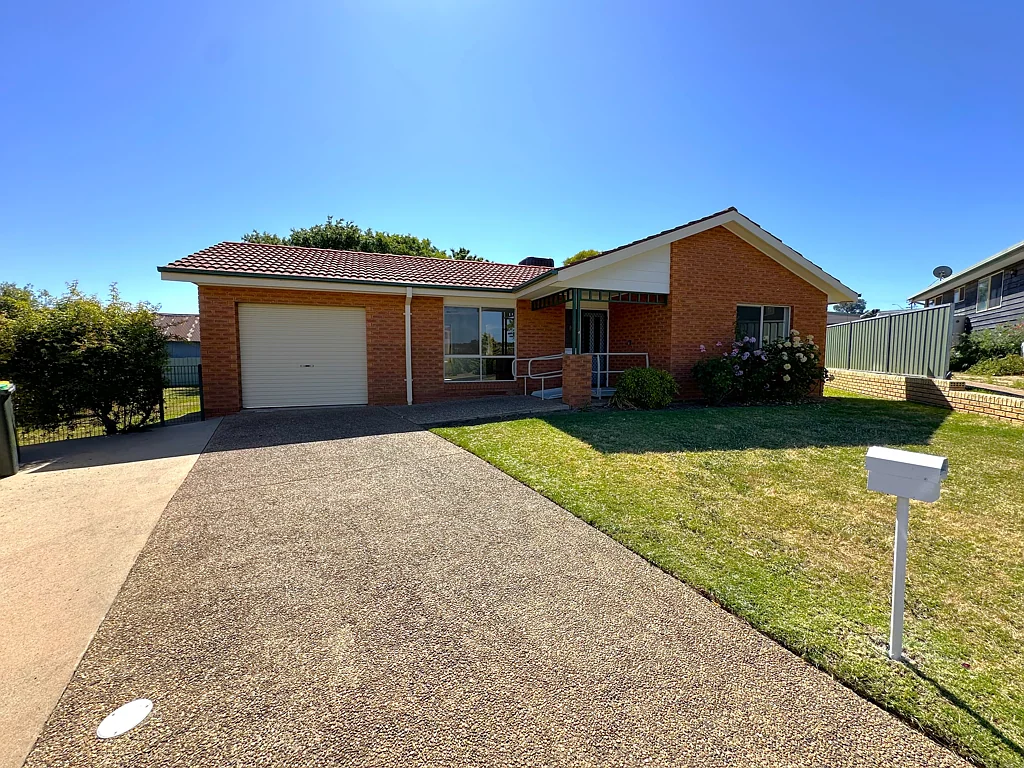 4 Twynam Court, Young, NSW 2594