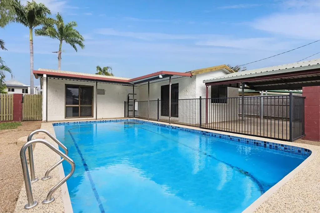 Rasmussen 3 Bedroom Renovated Oasis with Poolside Lifestyle