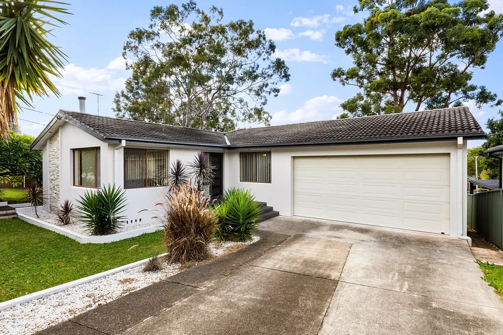 Emu Plains 3房 Emu Plains理想区域 宽敞三卧 主卧带柜 宽敞露台 充足后院 家园便利 Neat, Tidy & Ready to Move In