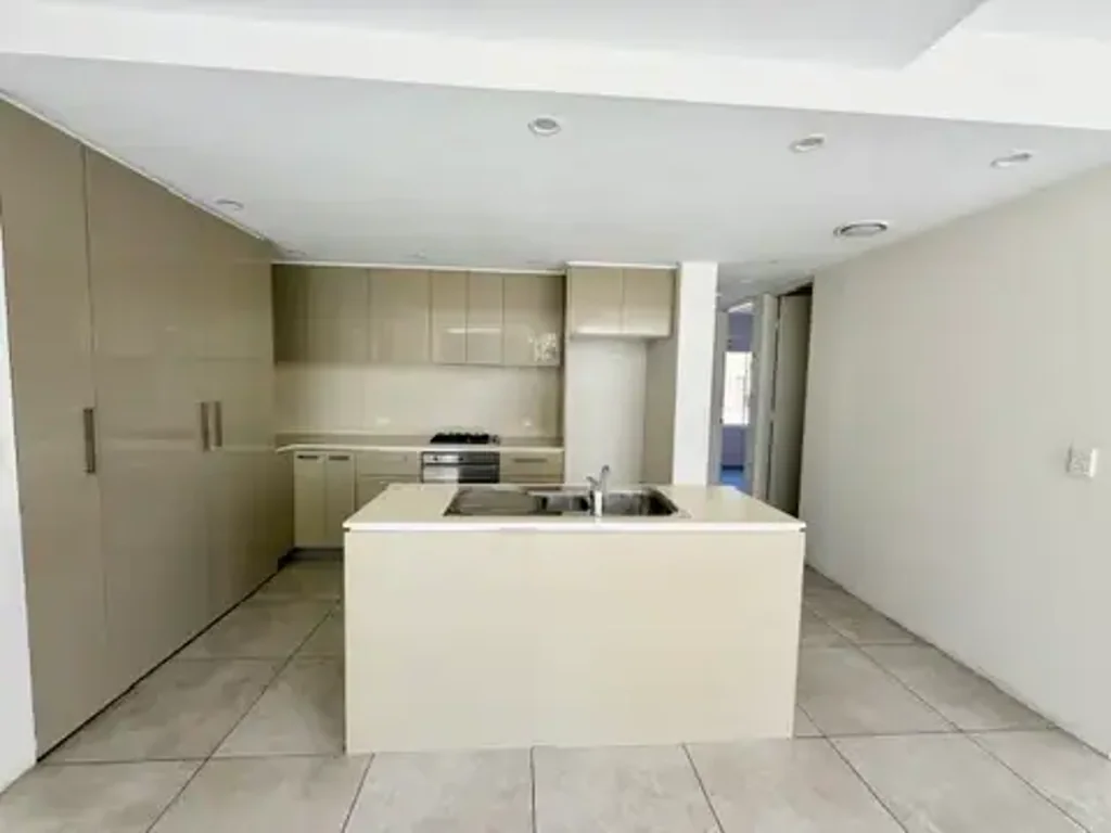 STUNNING MODERN 2 BED 2 BATH 1 PARKING APARTMENT IN BONDI                               **PET FRIENDLY**
