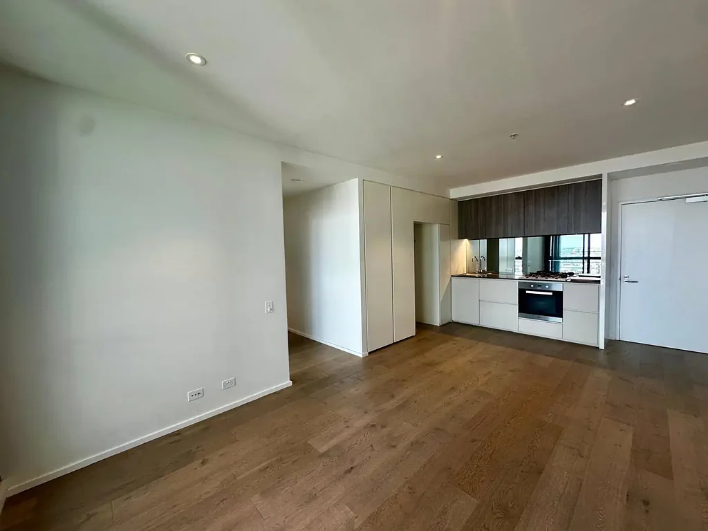 Spacious Two-Bedroom Apartment in Prime Docklands Location