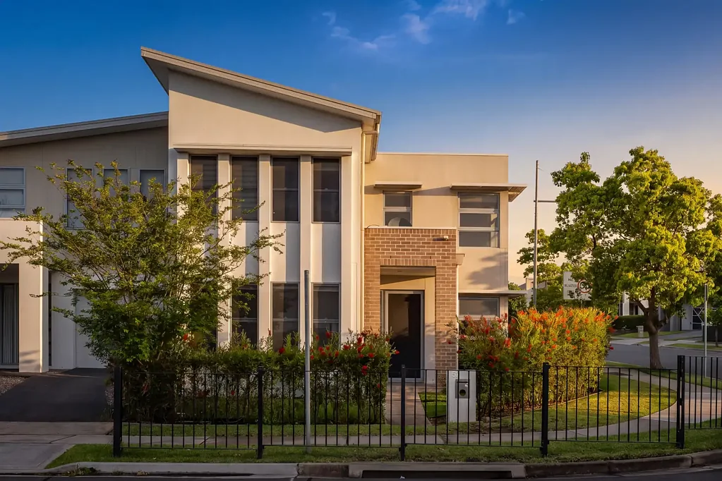 Glenmore Park 5房 现代奢华，卓越空间与家庭生活 Contemporary Luxury, Exceptional Space & Family Living