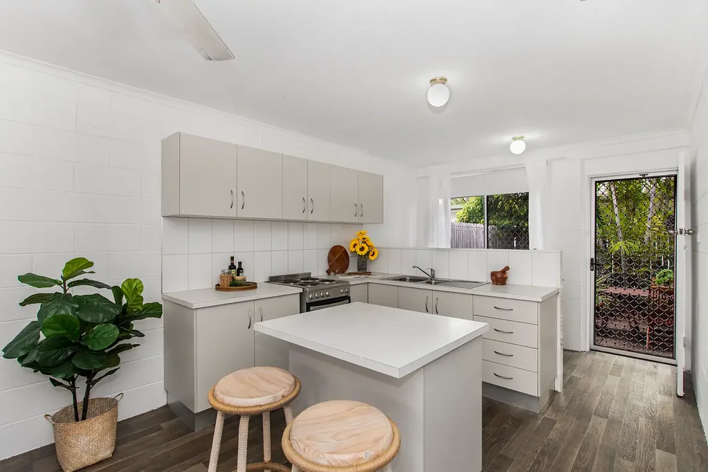 2/20 Carmody Street, Hermit Park, QLD 4812
