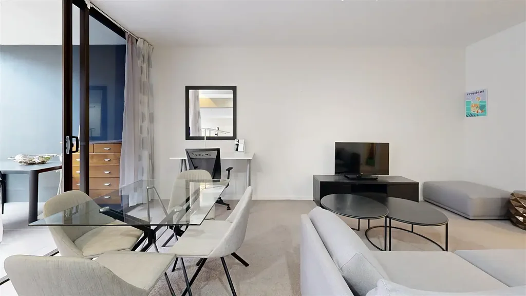 Modern 1-Bedroom Apartment for Rent | Prime South Brisbane Location
