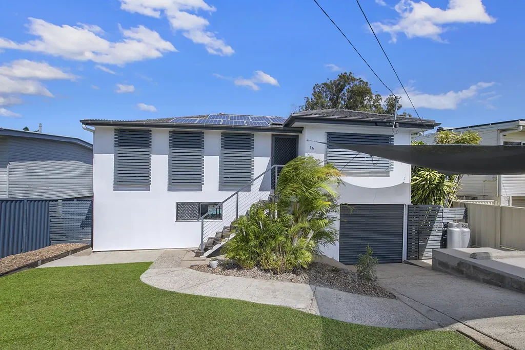 Clontarf 3房 占地911平方米的精心打造娱乐型住宅 Master Built Entertainer on a Massive 911m² Block