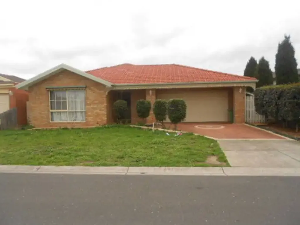 Modern Family Home in Prime Roxburgh Park Location