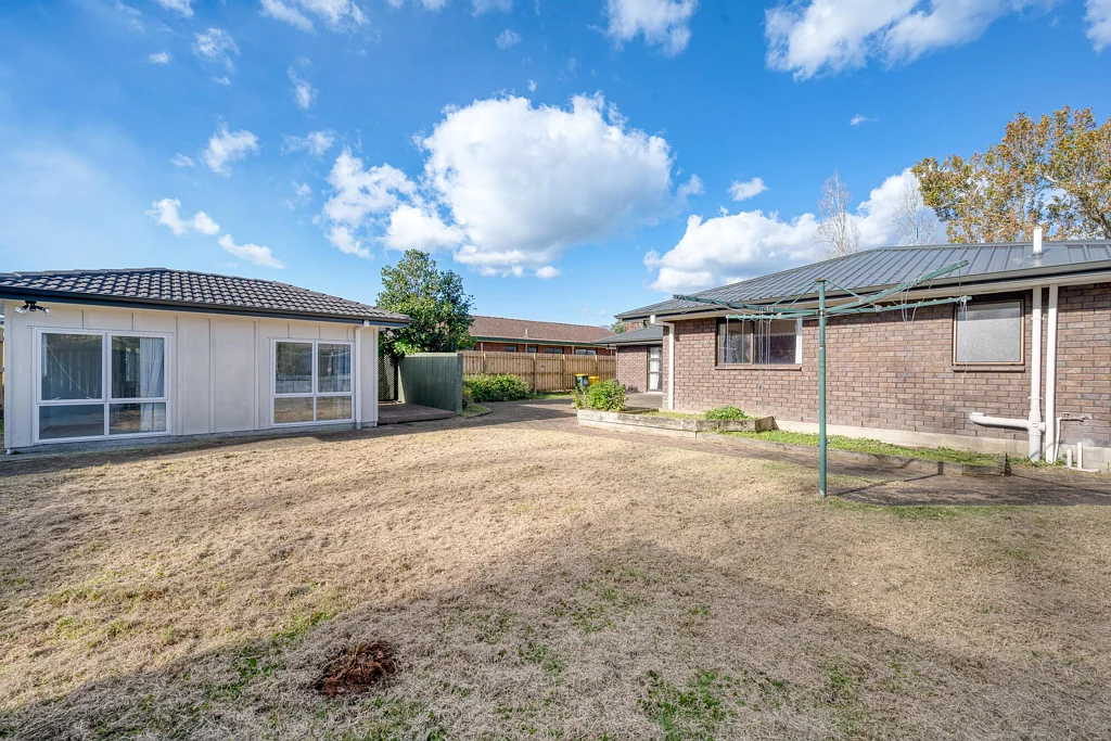 Papatoetoe 4chambre Brick & Tile, 701m² + Self-Contained Sleepout