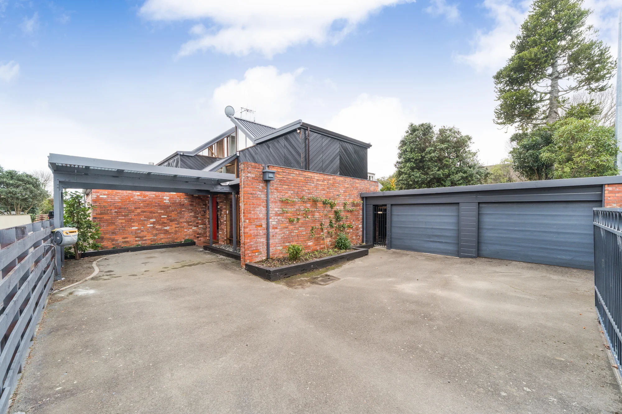 Hokowhitu 4 Bedroom In a class of its own