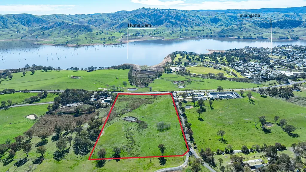 Tallangatta Lifestyle with a view of the Weir