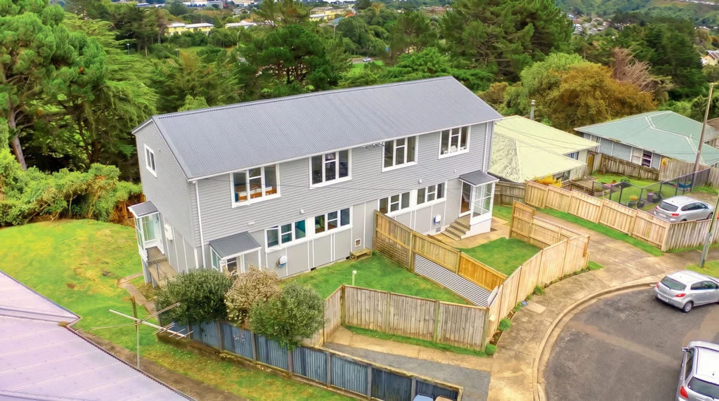 Cannons Creek 6 Bedroom Two homes, One title, Easy Decision.