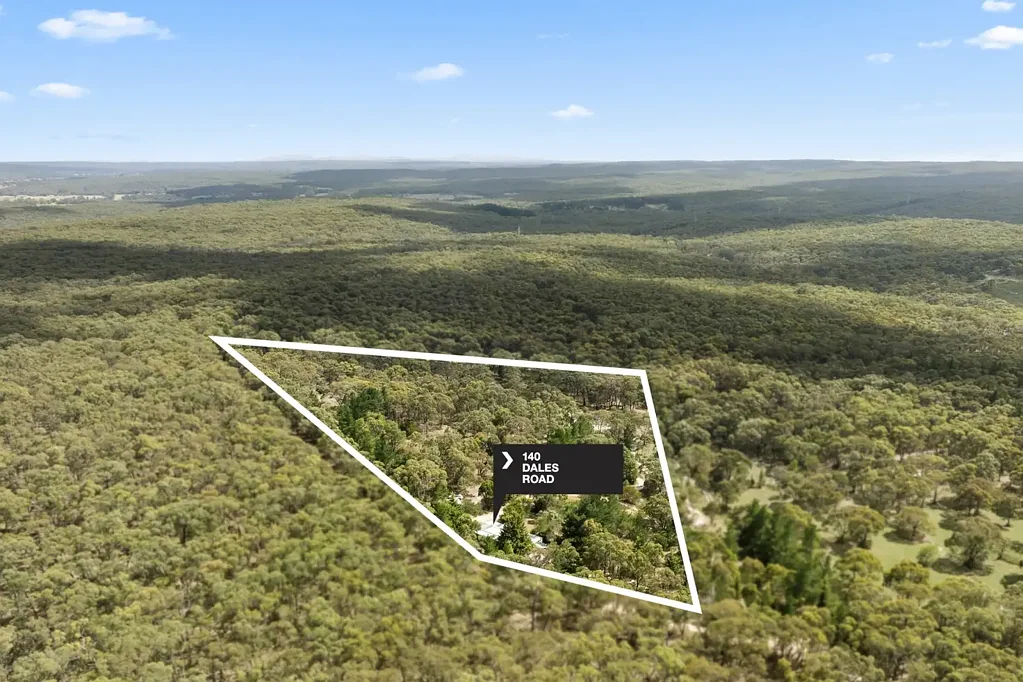 Staffordshire Reef 4غرفة نوم Acreage Opportunity with Shed, Dam & Home