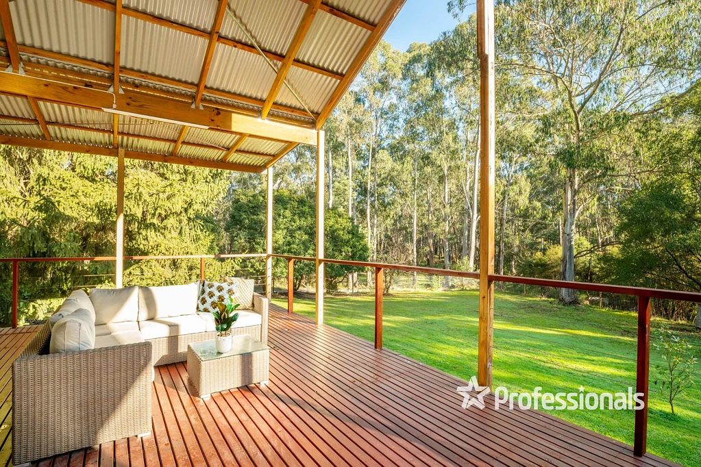 30 Halls Road, Launching Place, VIC 3139