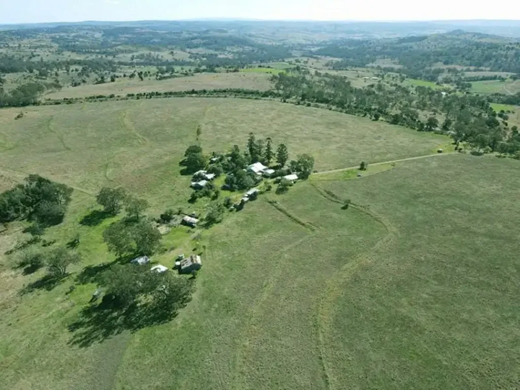 Plainby 50 Acres of quality black soil , 2 homes, sheds, one bore.