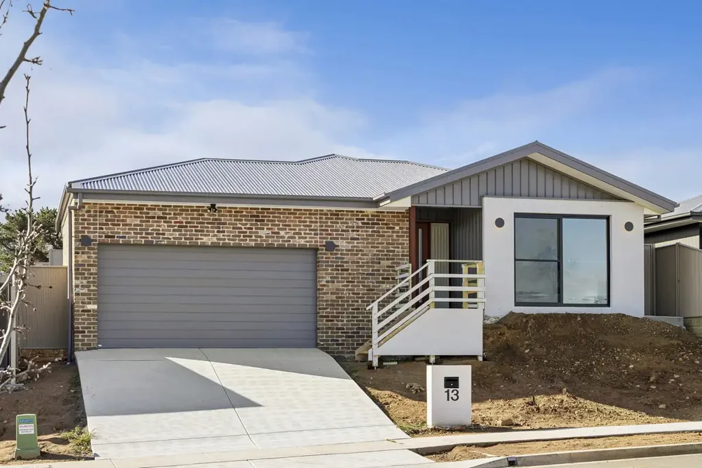 Yass 4 Slaapkamer 13 Yarrah Drive, Yass - Views, Space & A Floor Plan Designed For Living