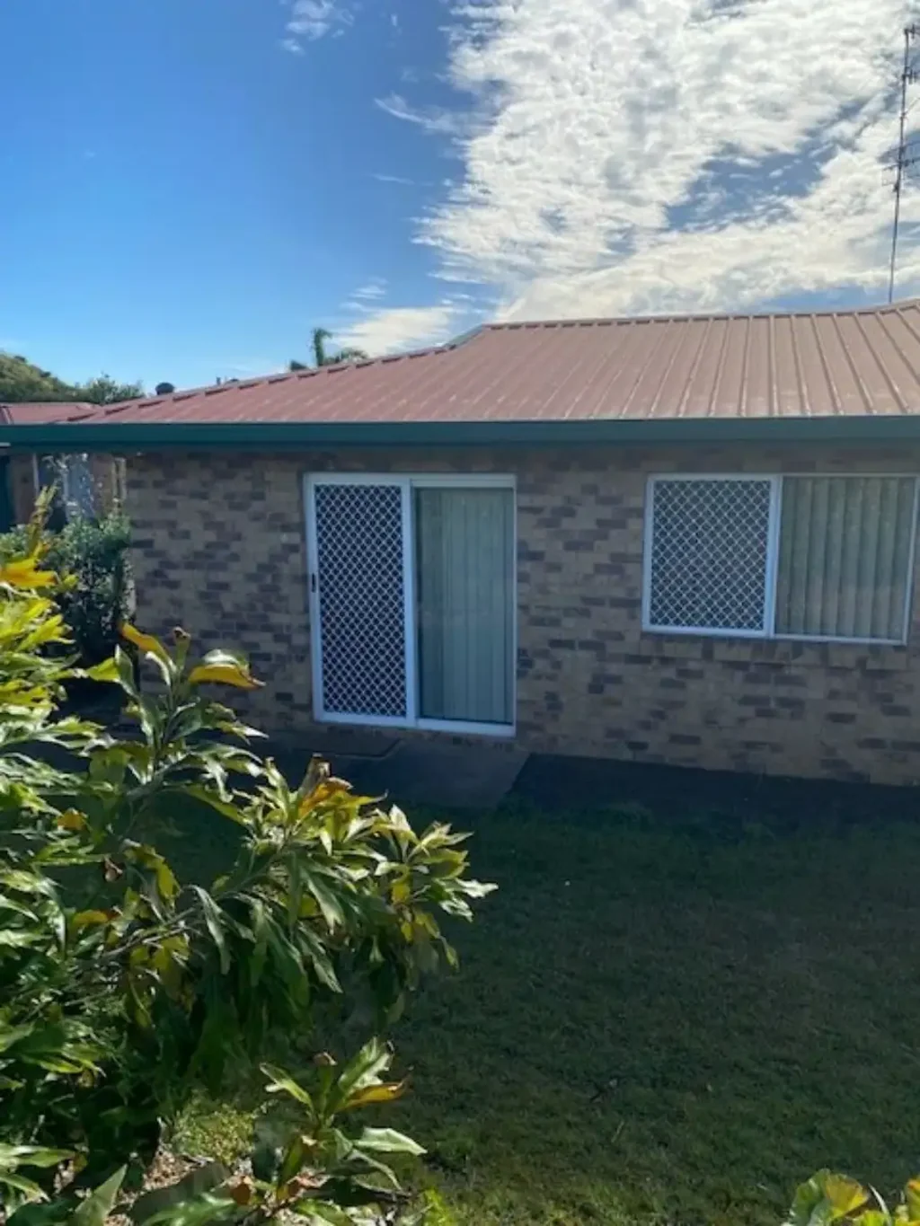 Comfortable 2 bed unit close to Wondai Centre