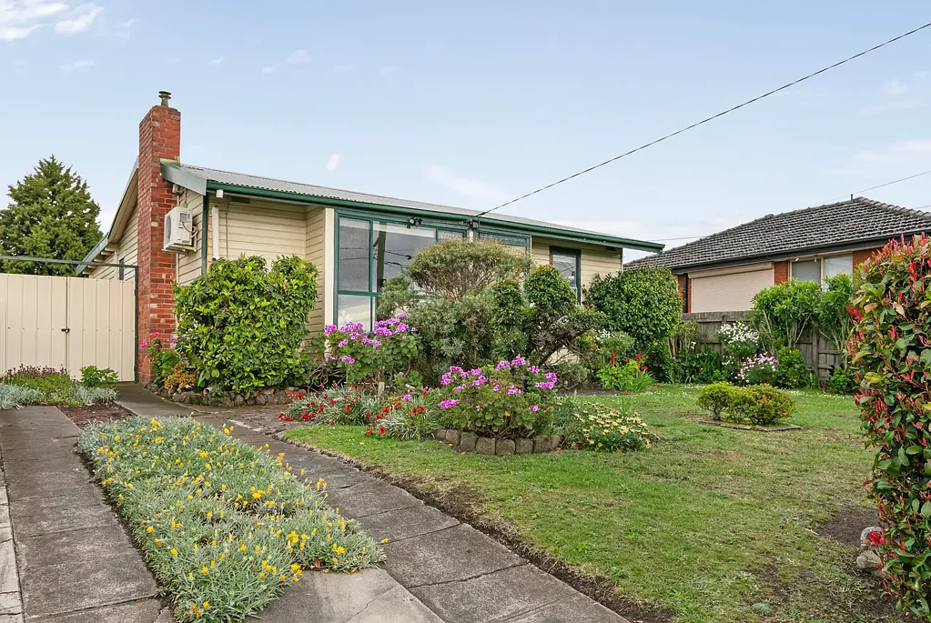 Reservoir 3房 Reservoir黄金角落 三卧温馨之家 电车学校便捷 采光充足花园 私密空间灵活 潜力无限家园 Charming Today, Full of Possibility Tomorrow