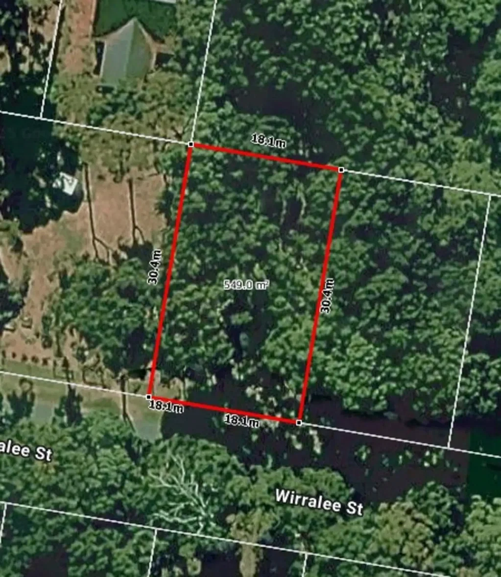 Macleay Island Nice block close to clubs and beaches