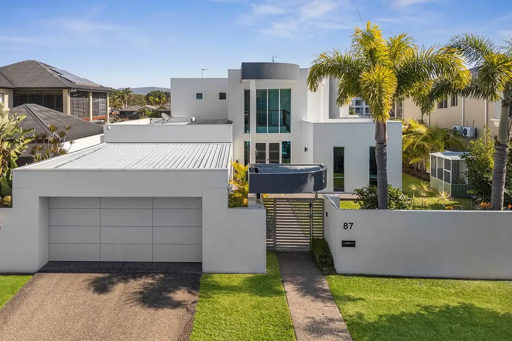 Benowa 6 Slaapkamer Luxury, Lifestyle & Main River Views | 972m2 Waterfront Residence