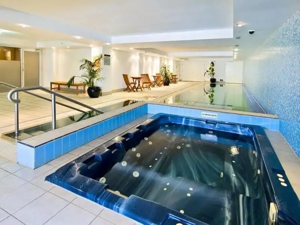 Luxurious 1 bedroom apartment plus parking at Chelsea