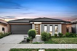27 Smiths Lane, Clyde North