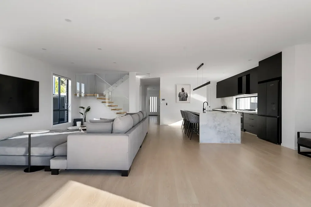 Shailer Park 4 Bedroom Elegant Family Living in a Peaceful Cul-de-Sac