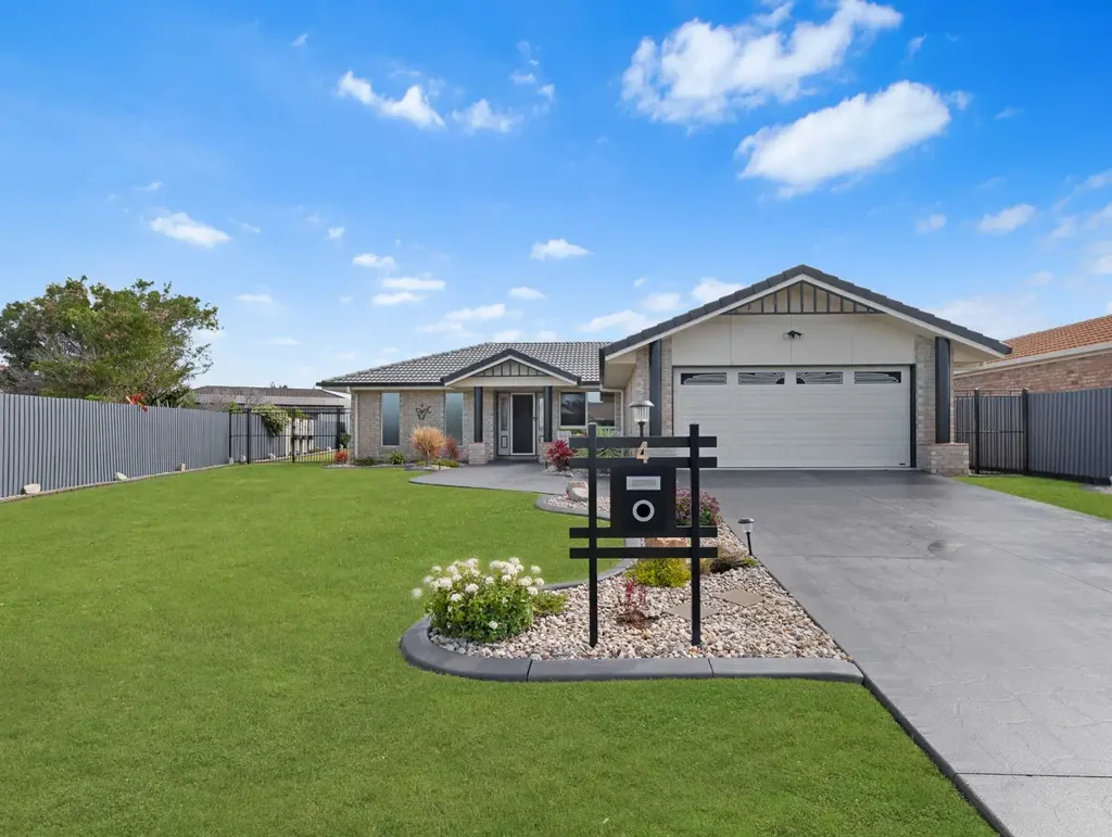4 Whistler Court, Eli Waters, QLD 4655