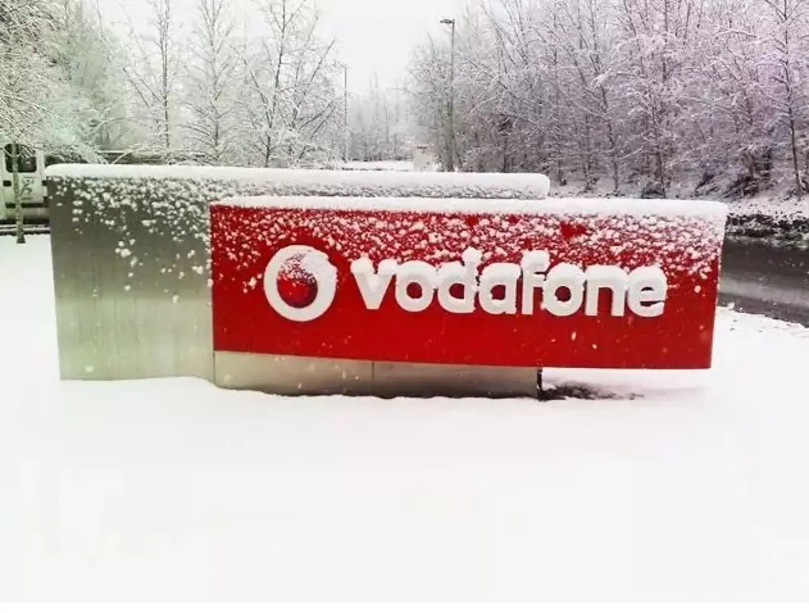 突发！澳洲Vodafone也撑不住了！关闭上千家店！血亏近百亿！疯狂裁员中！好一片腥风血雨啊...