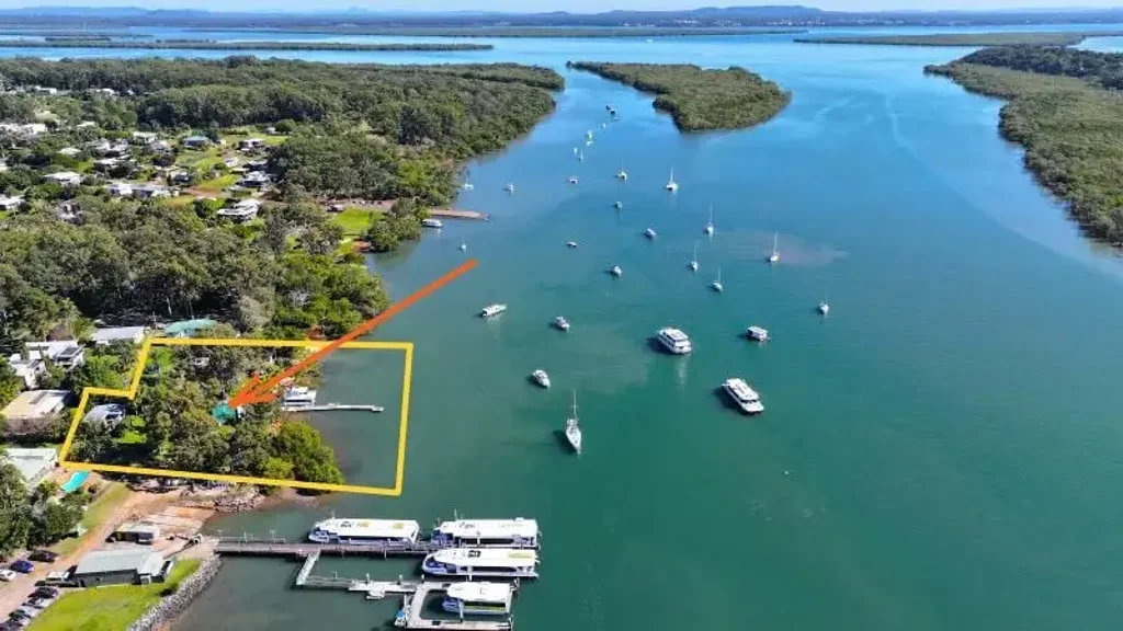 Russell Island 1 Bedroom UNIQUE WATERFRONT LOCATION WITH MASSIVE UPSIDE
