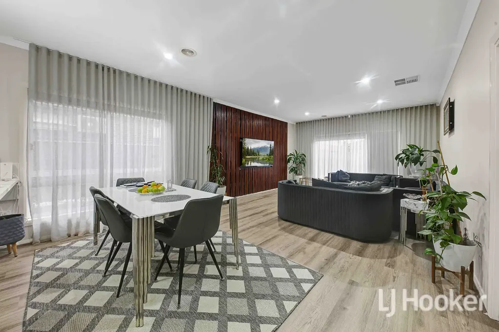 Brookfield 4房 4卧宽敞卧室 双车位车库 全屋冷暖空调 低维护后院 优质电器设备 靠近学校公园 Modern Family Living with Stylish Renovations & Move-In Ready Comfort