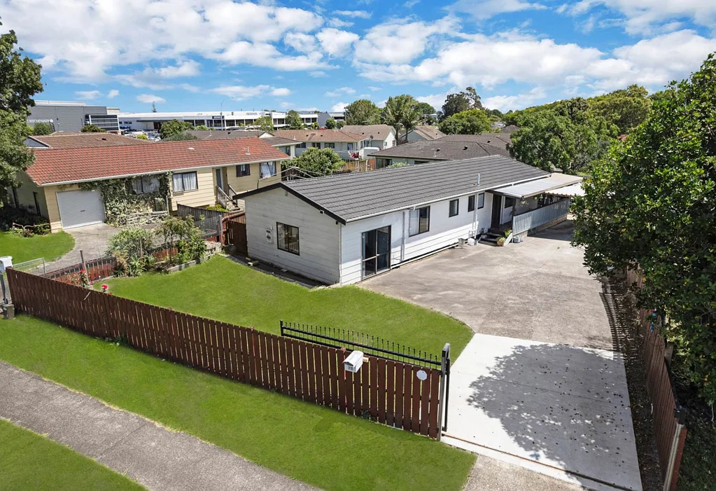 Manukau 3房  3 bedrooms + Utilty Rooms on 600+sqm