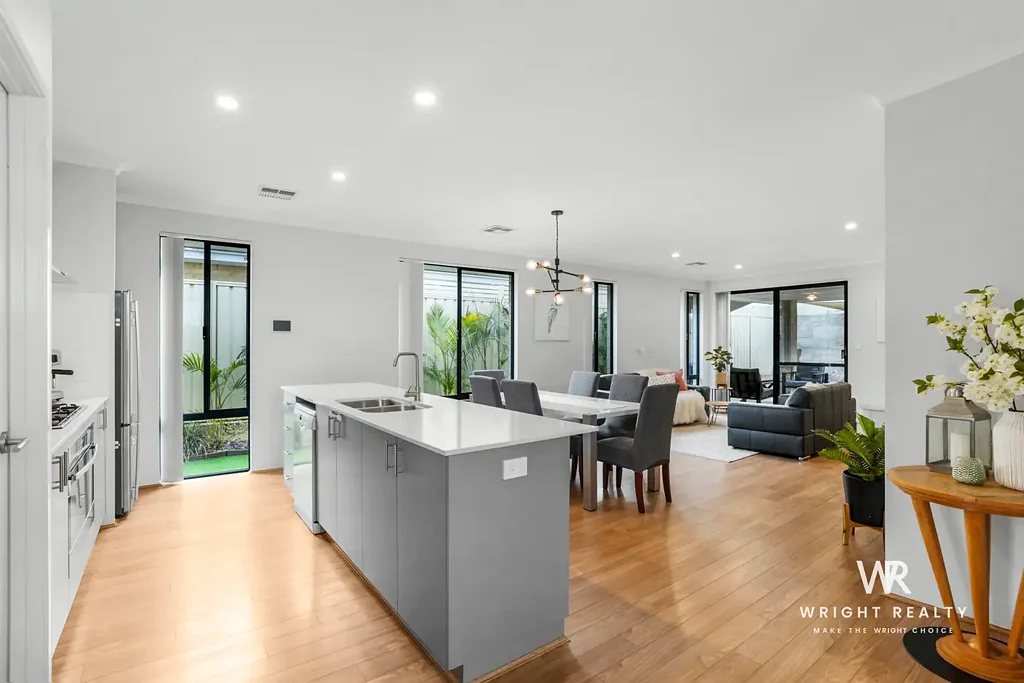 Hocking 4Kwarto *SOLD from VIP PREVIEW* Family Friendly Comfort, Contemporary Style & Quality Features