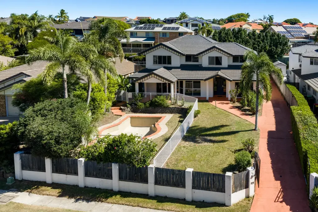 15 Amersham Crescent, Carindale, QLD 4152