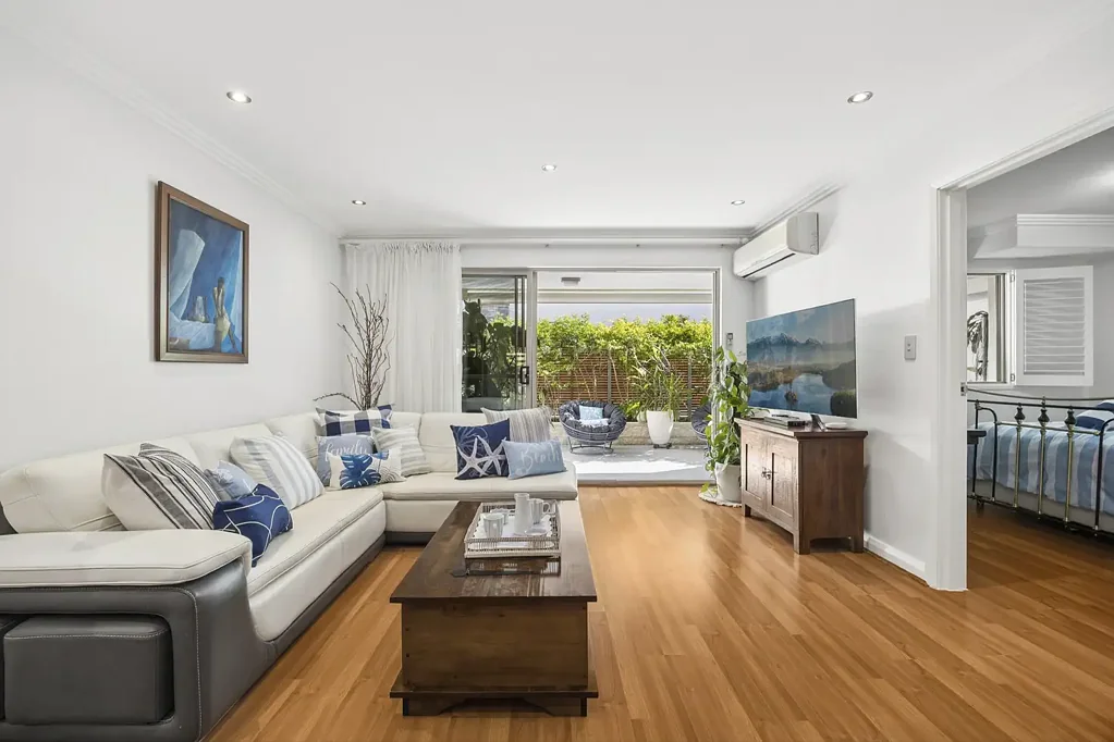 Collaroy 3房 轻松现代生活，完美海滨居所 Carefree contemporary living, immaculate beach-side retreat