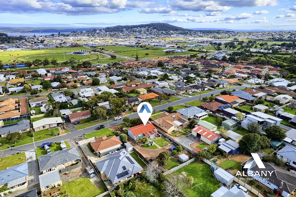 Spencer Park 3房  GREAT LOCATION WITH SUBDIVISION POTENTIAL