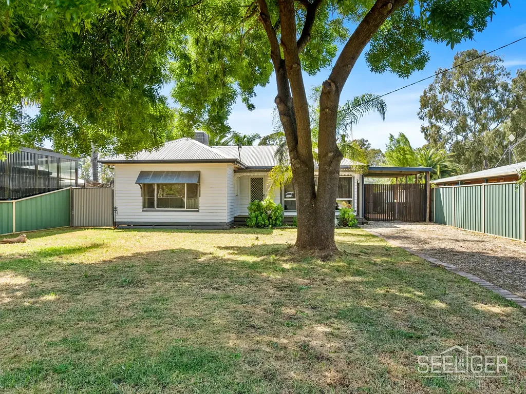 Bundalong 3房  Charming 3-Bedroom Home with Pool, Large Shed & Endless Potential