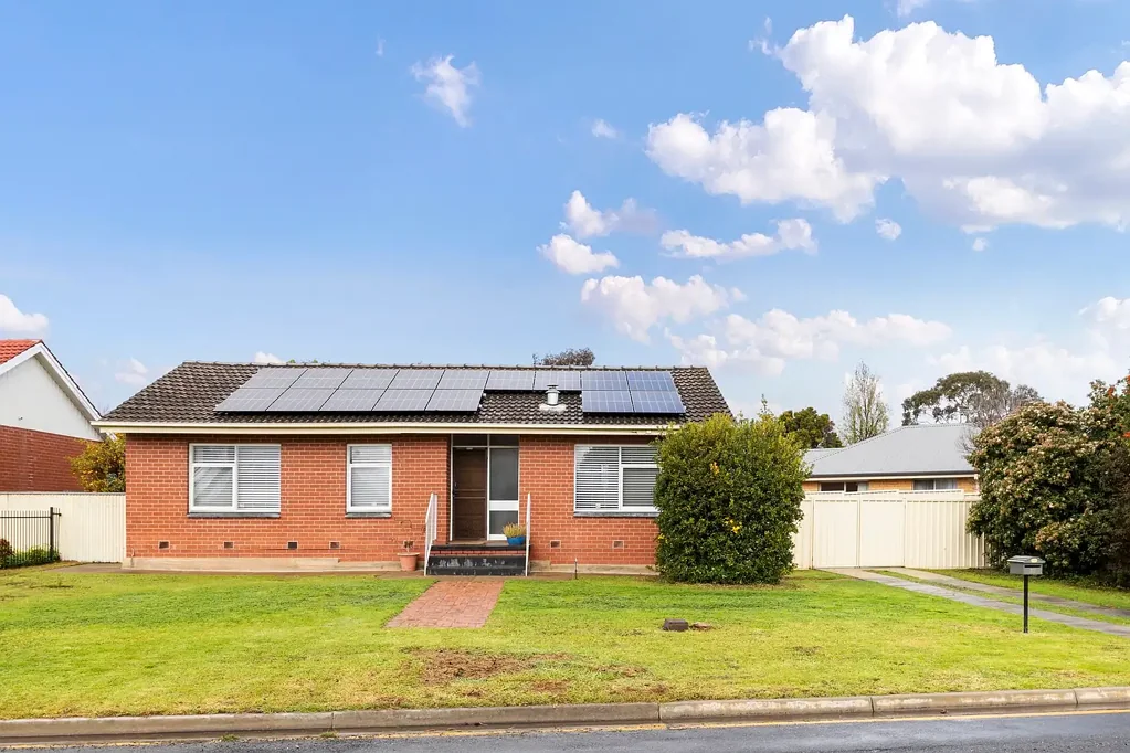 Ingle Farm 3 Bedroom Light, Bright & Airy Base, Fully Refurbed & Packed with Potential!
