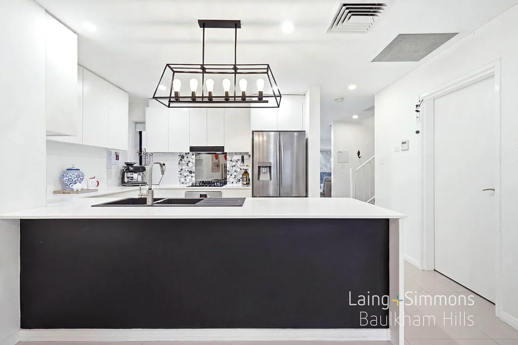 Baulkham Hills 3બેડરૂમ Stylishly Renovated Townhouse with Expansive Outdoor Area! Uninterrupted Reserve Views