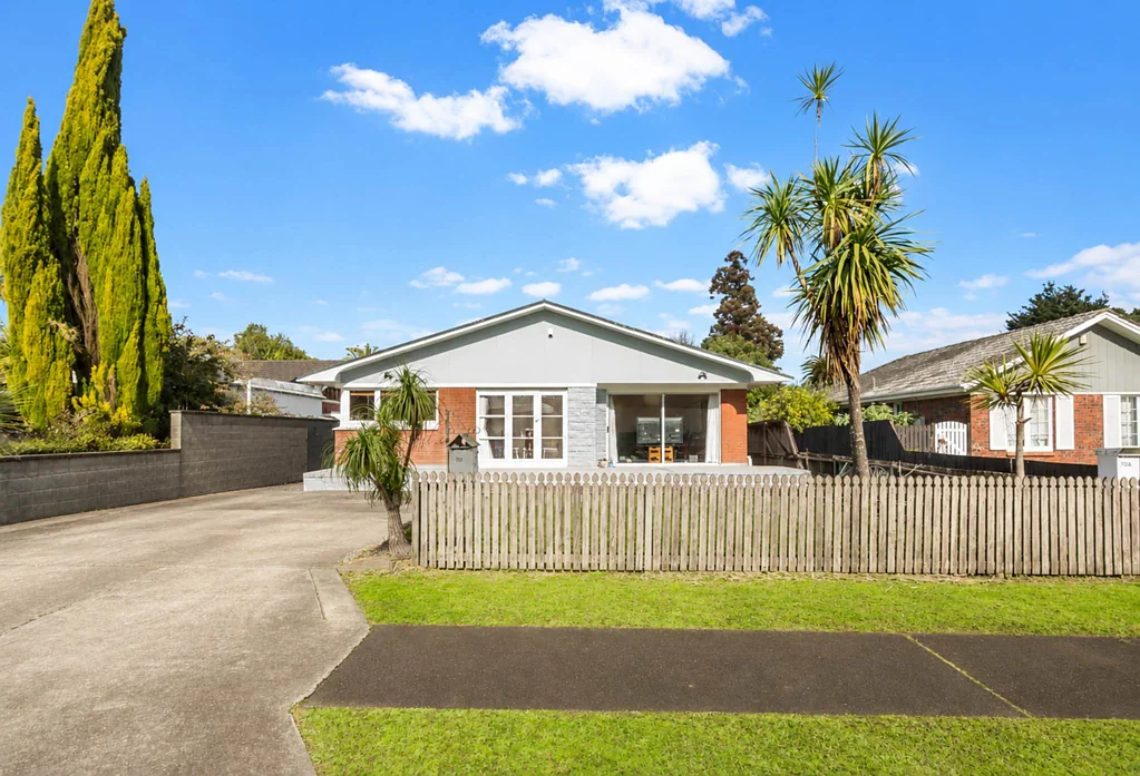 Papatoetoe 3 Bedroom Solid Brick, Standalone & Freehold in Papatoetoe!