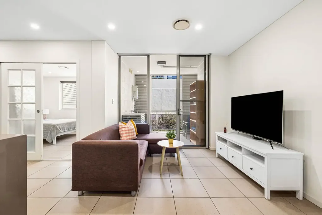 Camperdown 2房 双层公寓 12套精品 静谧街尾 产权停车 超大卧室 步入式衣柜 现代厨房 开放式布局 步行大学 社交便利 A boutique terrace-style apartment with parking