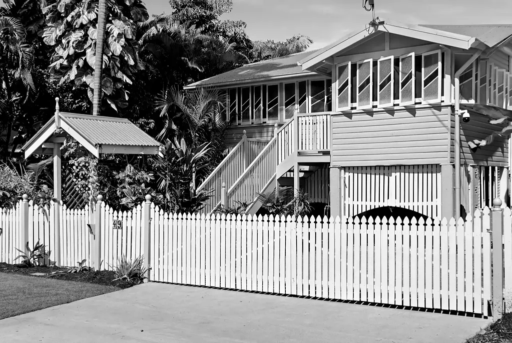 Railway Estate 3ਬੈੱਡਰੂਮ Timeless Queenslander Charm with Resort-Style Living on 1,012m²