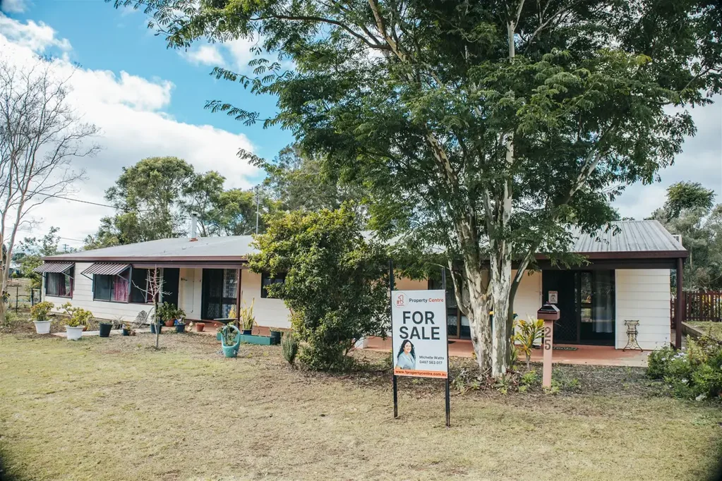 Blackbutt 3कमरा Owner is ready to sell,  3-Bedroom House on Large Corner Block in Blackbutt