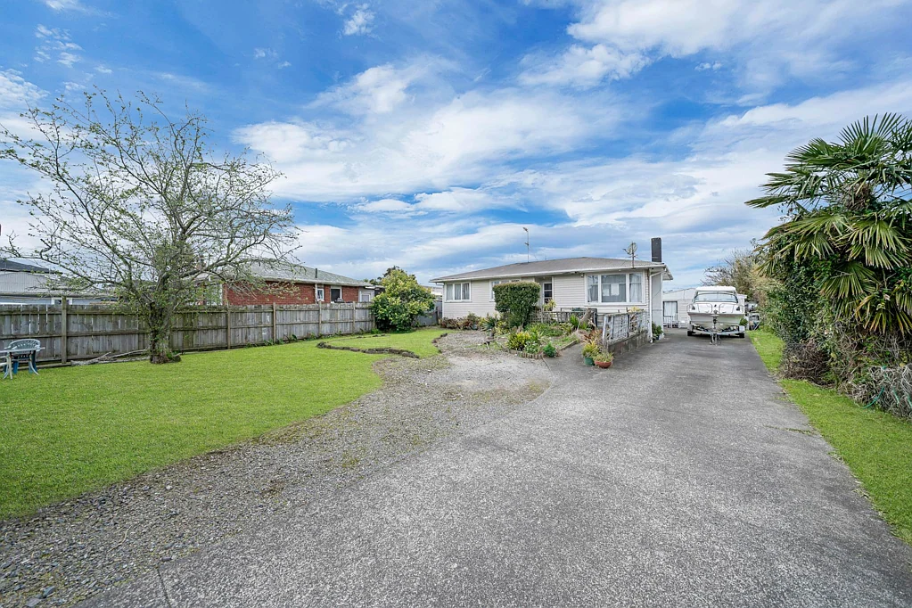 Manurewa 3Zimmer 938 M2 Flat Land With Large Front Yard!