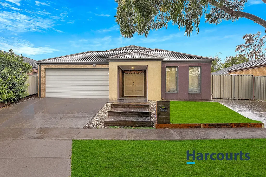 Family Comfort Meets Convenience in Prime Cranbourne East Location!!