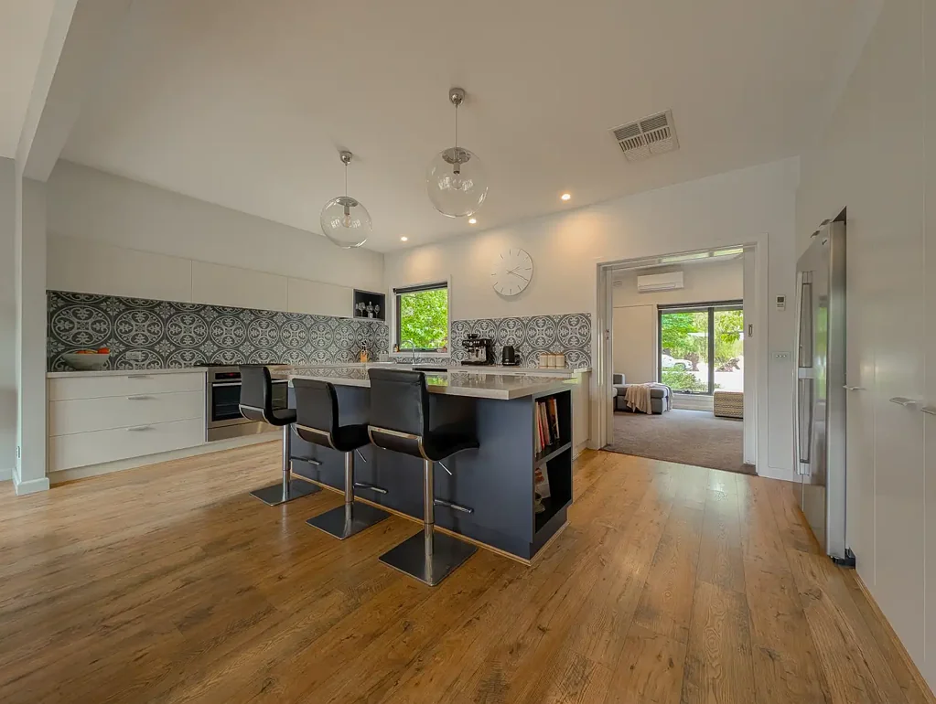 Kerang 5 Bedroom Rare 5-Bedroom Opportunity in Kerang.