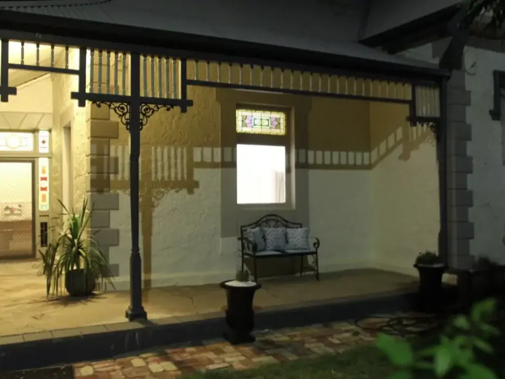 Solomontown 5Kwarto Solid Return Veranda Villa 4/5 Bed, 2 Bath
