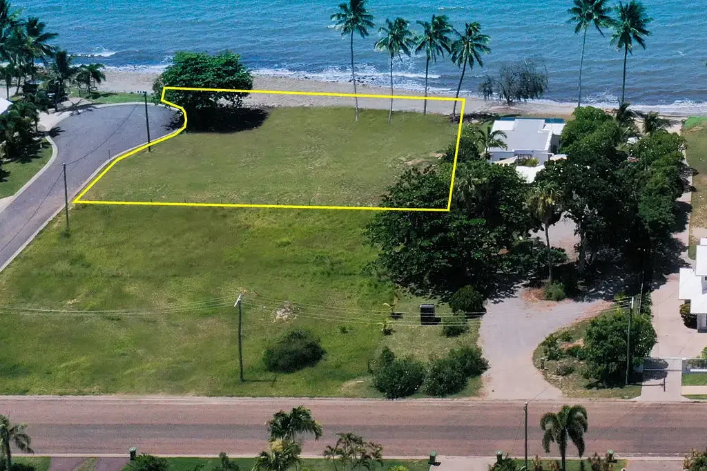 Whitsundays  Absolute Beachfront Opportunity In Australia - A Rare Gem