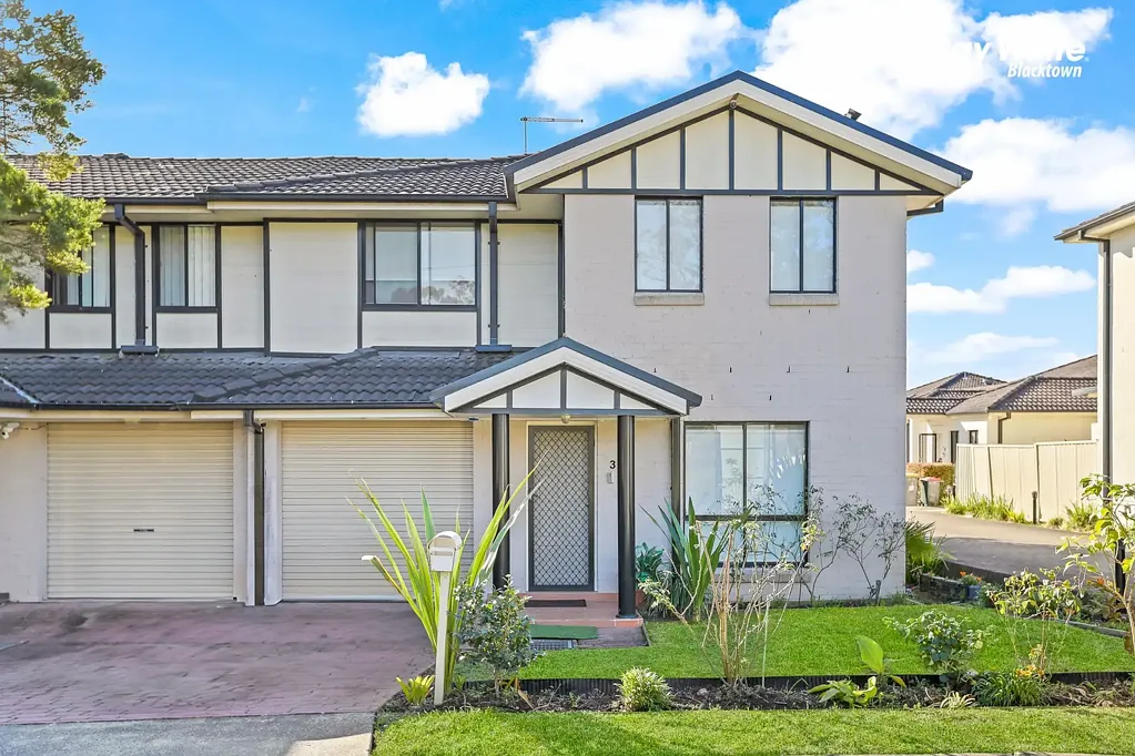 Blacktown 4房 4卧宽敞联排 主卧带套间 现代厨餐区 燃气石材台面 中央空调 车库带通道 新木地板 太阳能高效 能近交通商园 Modern Family Living - Your New Home Awaits!