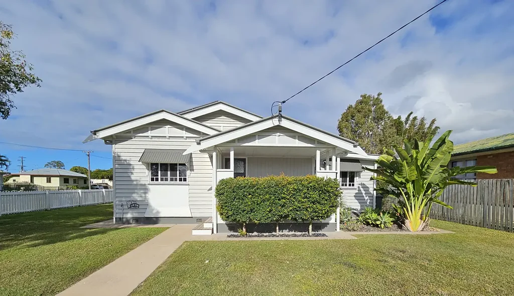 Stylish 3 Bedroom, 2 bathroom cottage that is sure to impress!