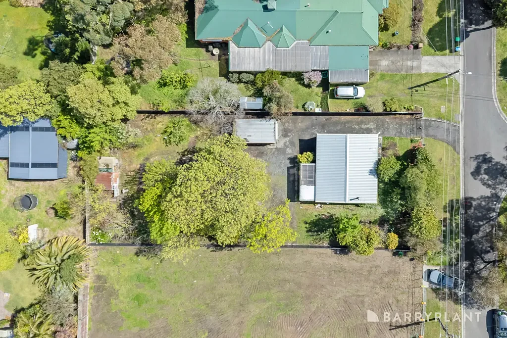 The Basin 2房 1012平米地块 山麓位置 宽敞卧室 舒适客厅 Bellini厨房 大型后院 步行公交 商店近邻 学校环绕 * Sale by Set Date on Tuesday 21st October at 5pm (unless sold prior) *