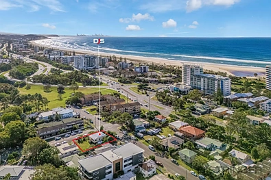 Coolangatta 2房  1960's KIRRA COTTAGE – embrace or develop'